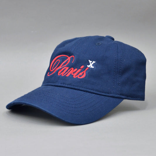 Gorra bordada para mujer.