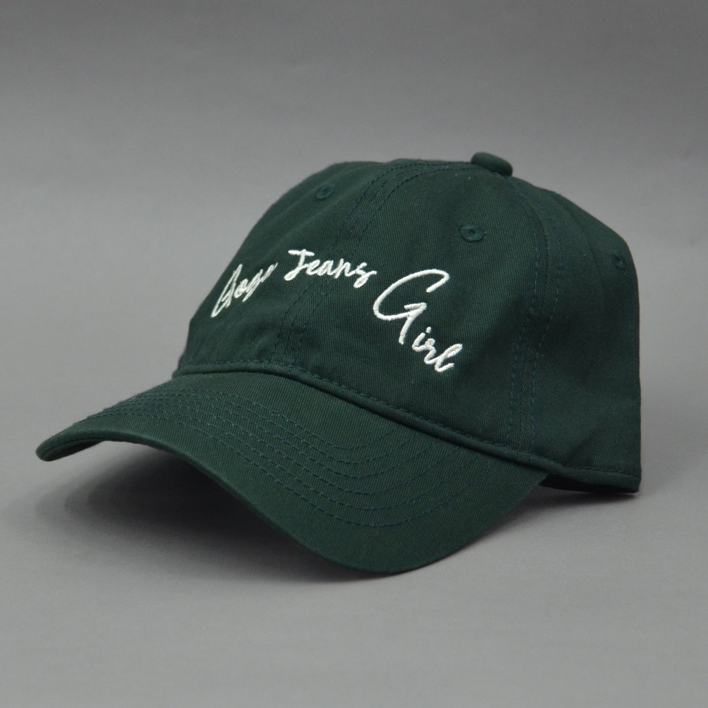 Gorra bordada para mujer.