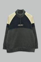 Sudadera polar bordada de cuello alto, con manga larga, bolsas frontales y cierre