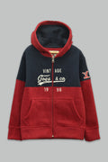 Sudadera polar para Niño bordada con manga larga, capucha ajustable, bolsas frontales y cierre.