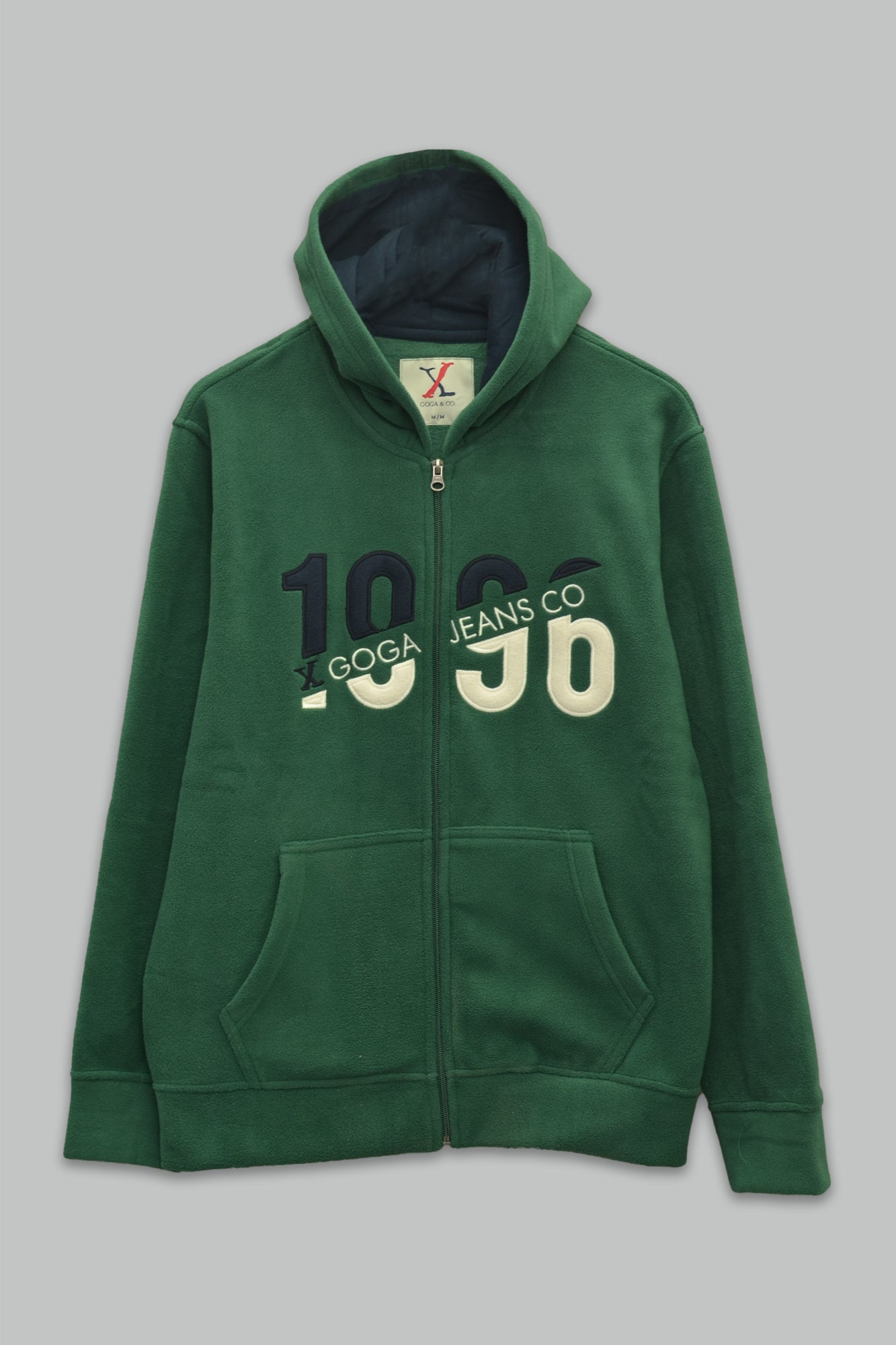 Sudadera polar para hombre, bordada con manga larga, bolsas frontales y cierre.