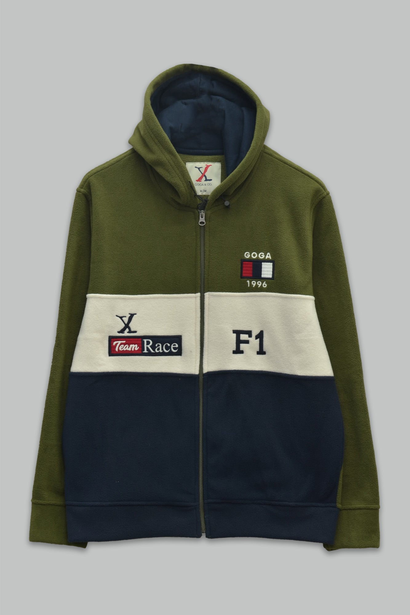 Sudadera polar para hombre, bordada con manga larga, bolsas frontales y cierre.