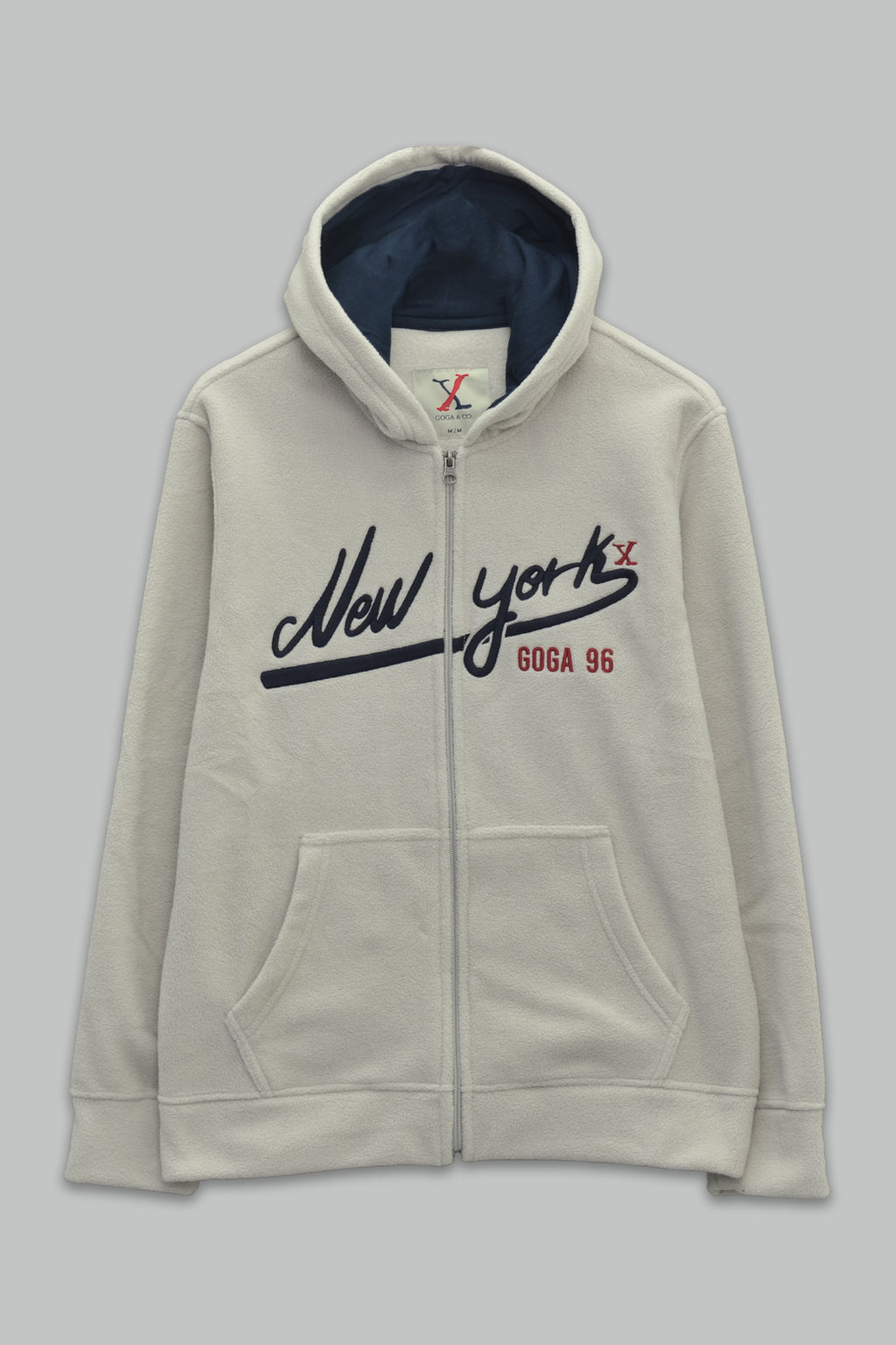 Sudadera polar para hombre, bordada con manga larga, bolsas frontales y cierre.