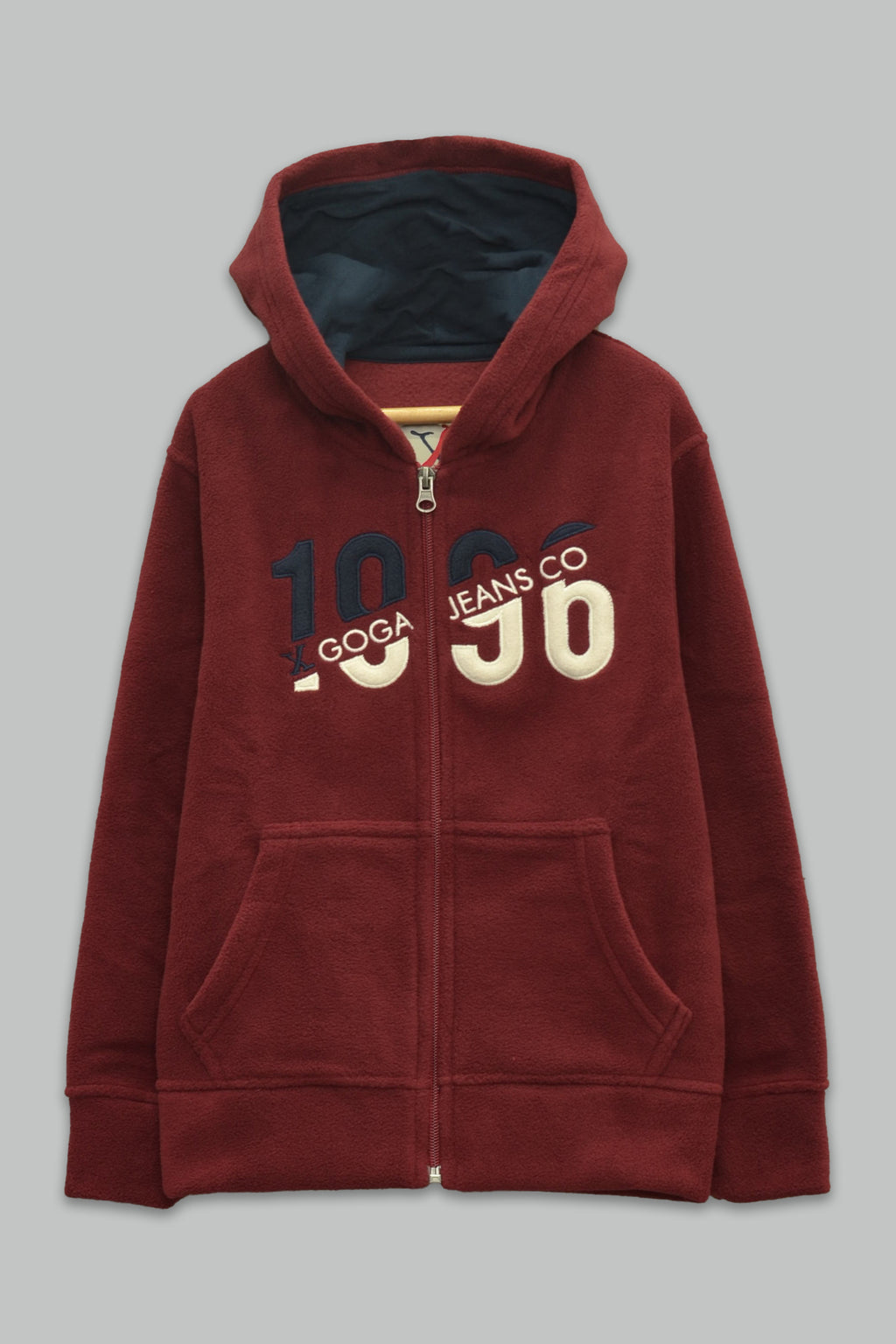 Sudadera polar para Niño bordada con manga larga, capucha ajustable, bolsas frontales y cierre.