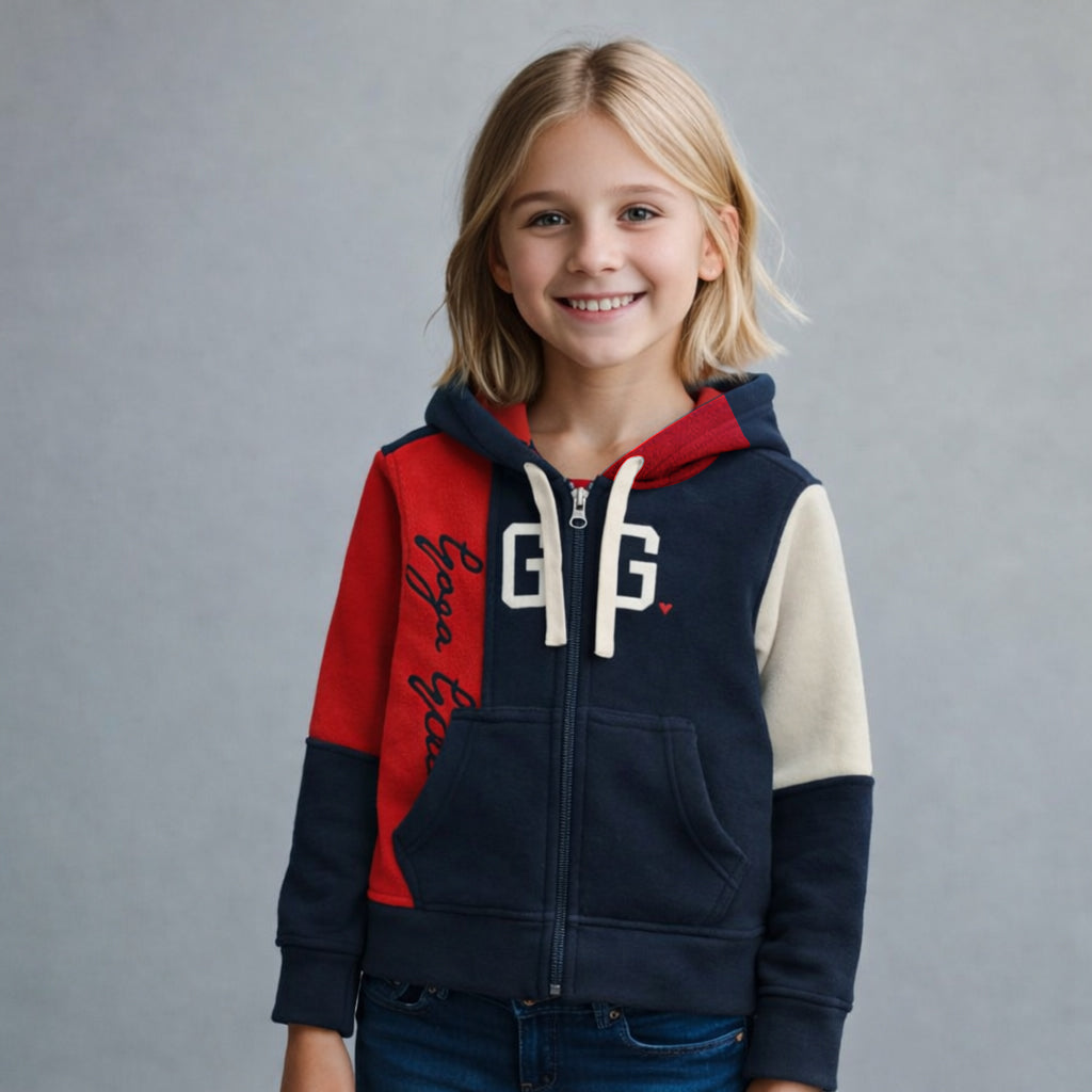 Sudadera polar bordada con capucha ajustable para niña , bolsas frontales y cierre.