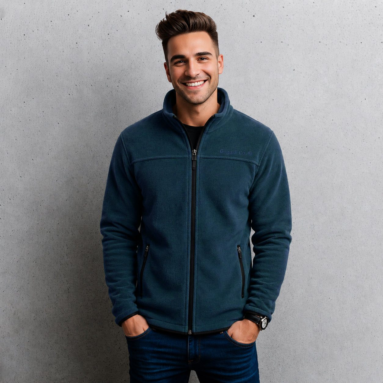 Sudadera polar bordada de cuello alto, con manga larga, bolsas frontales y cierre