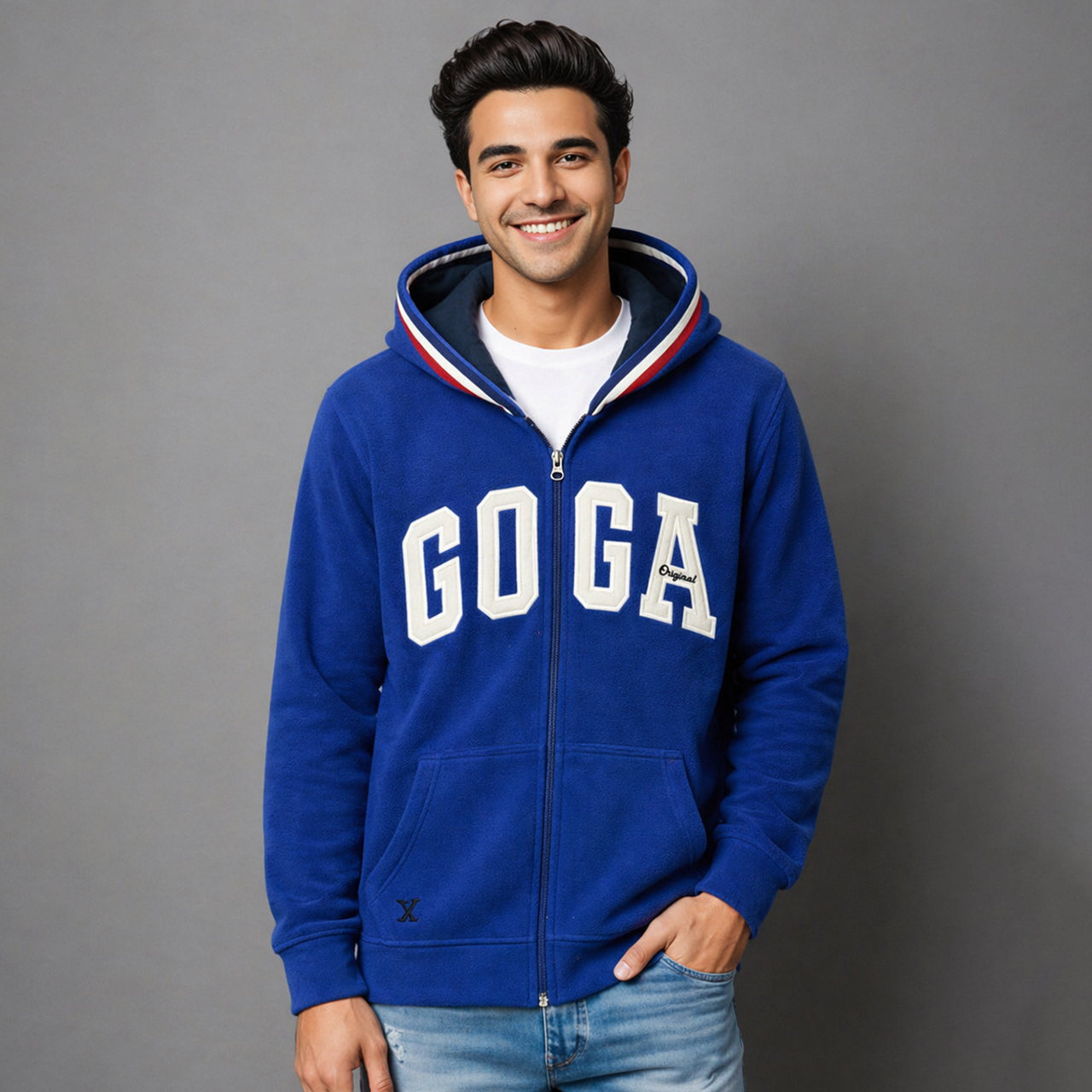 Sudadera polar para hombre, bordada con manga larga, bolsas frontales y cierre.