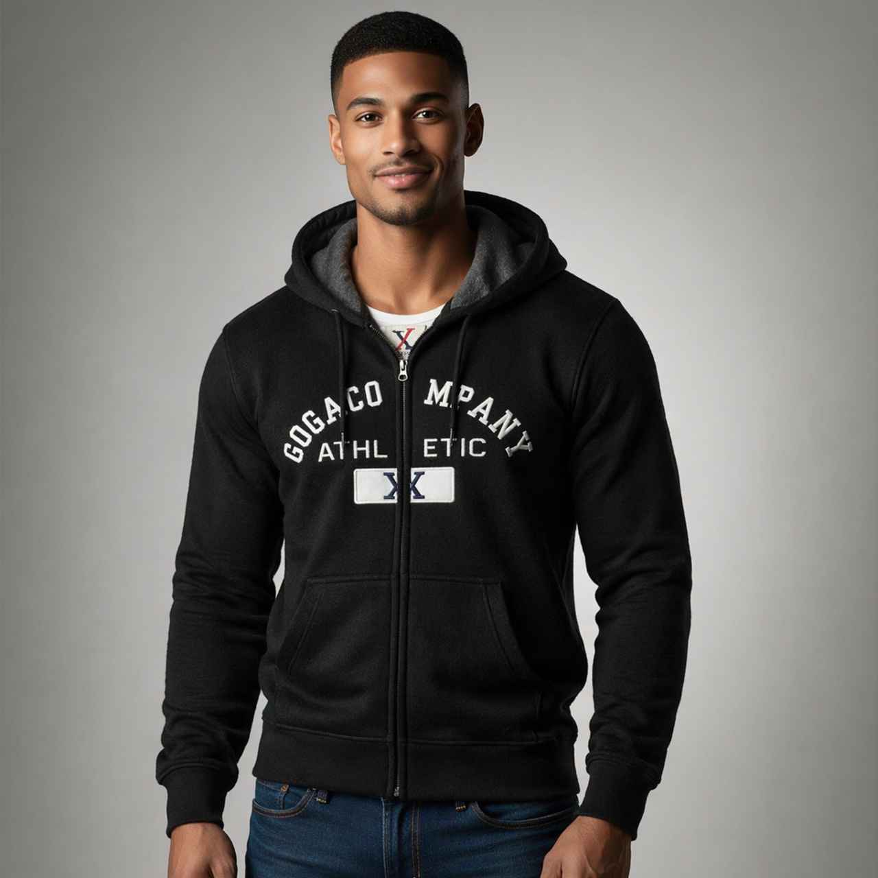 Sudadera polar para hombre, bordada con manga larga, bolsas frontales y cierre.
