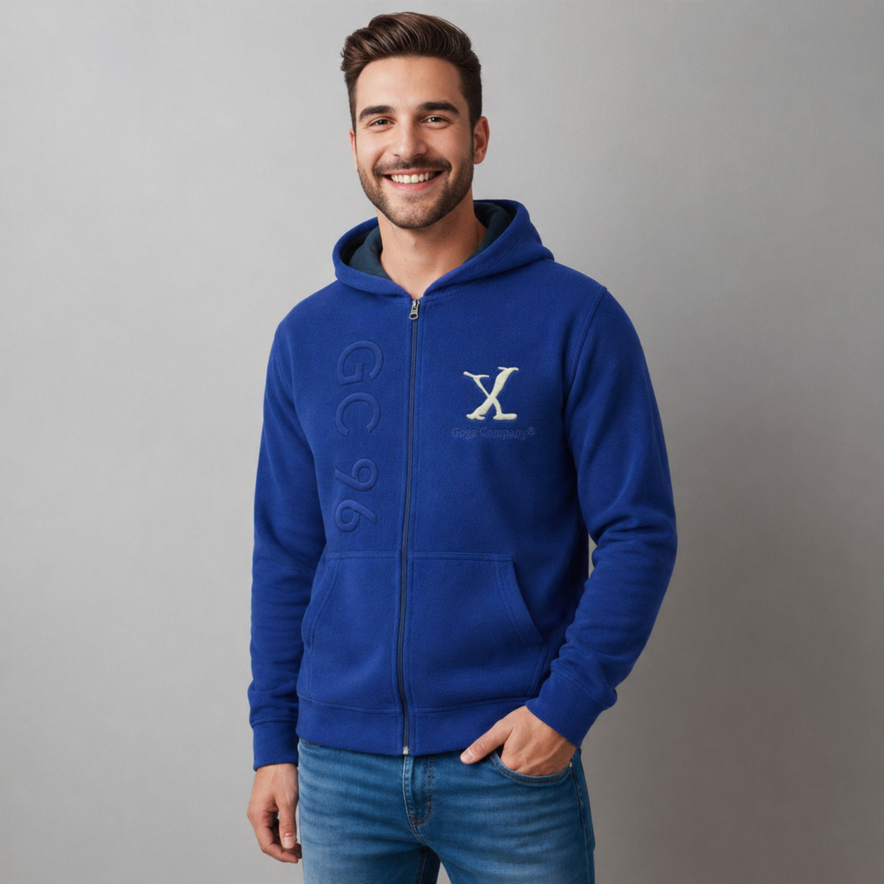 Sudadera polar para hombre, bordada con manga larga, bolsas frontales y cierre.