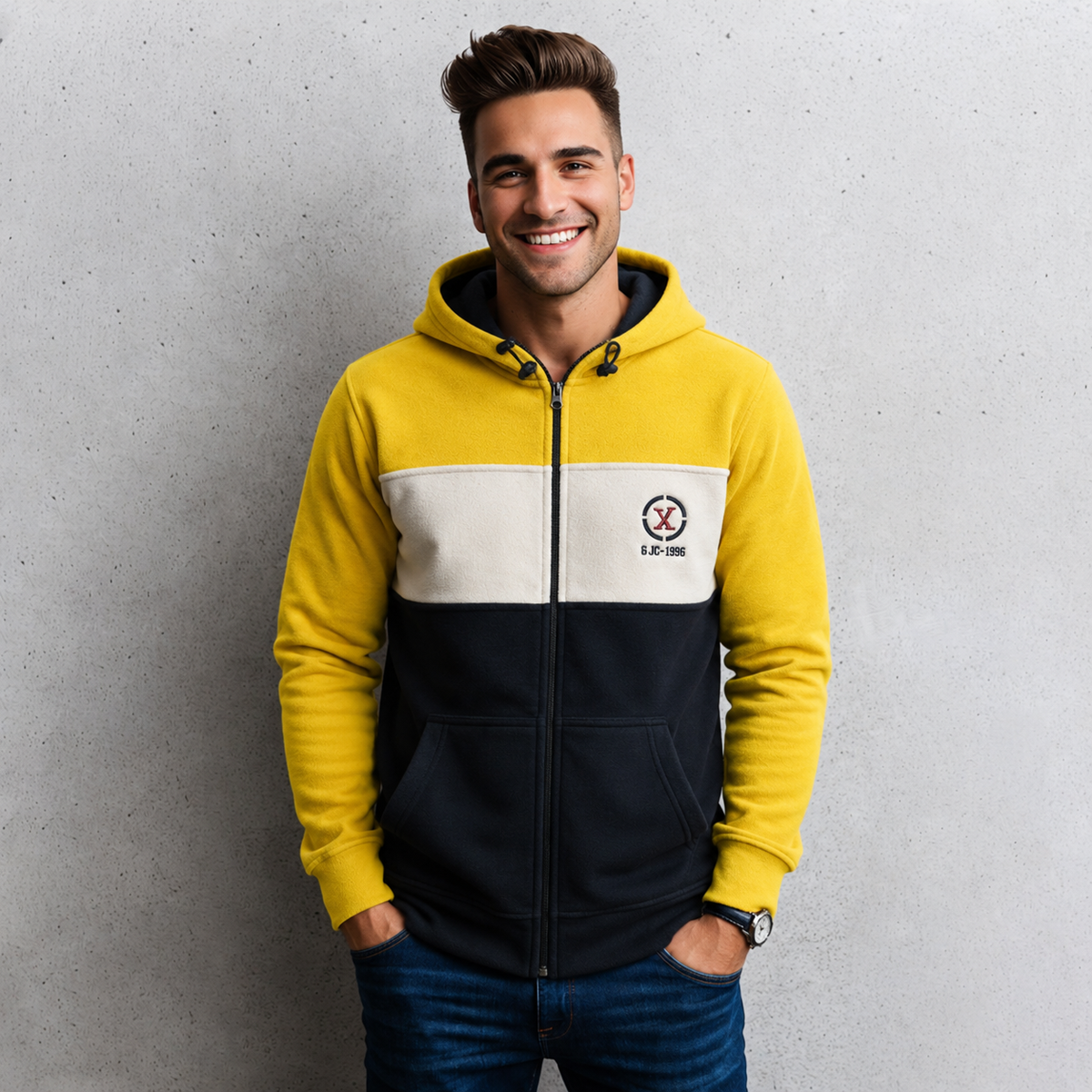 Sudadera polar para hombre, bordada con manga larga, bolsas frontales y cierre.