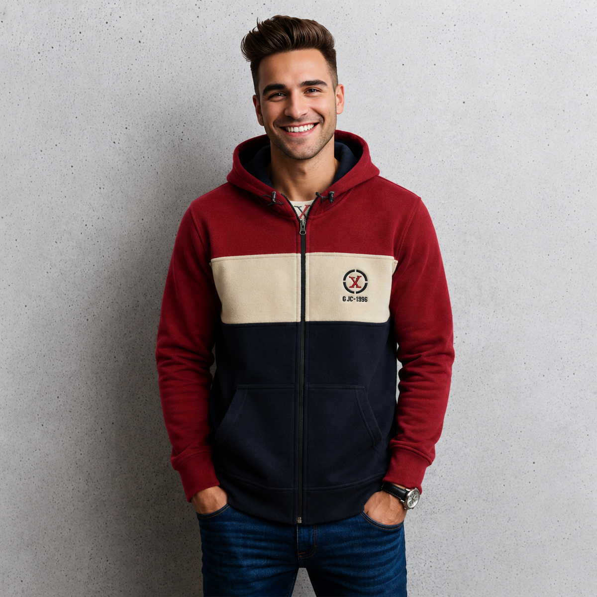 Sudadera polar para hombre, bordada con manga larga, bolsas frontales y cierre.