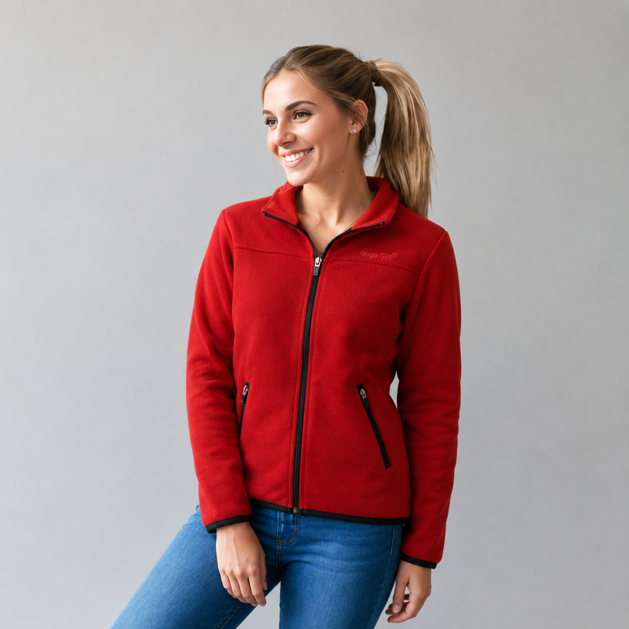 Sudadera polar para Mujer bordada Cuello alto con manga larga. bolsas frontales y cierre.