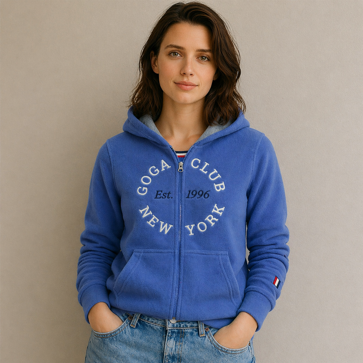 Sudadera polar para Mujer bordada, con manga larga, capucha,  bolsas frontales y cierre.