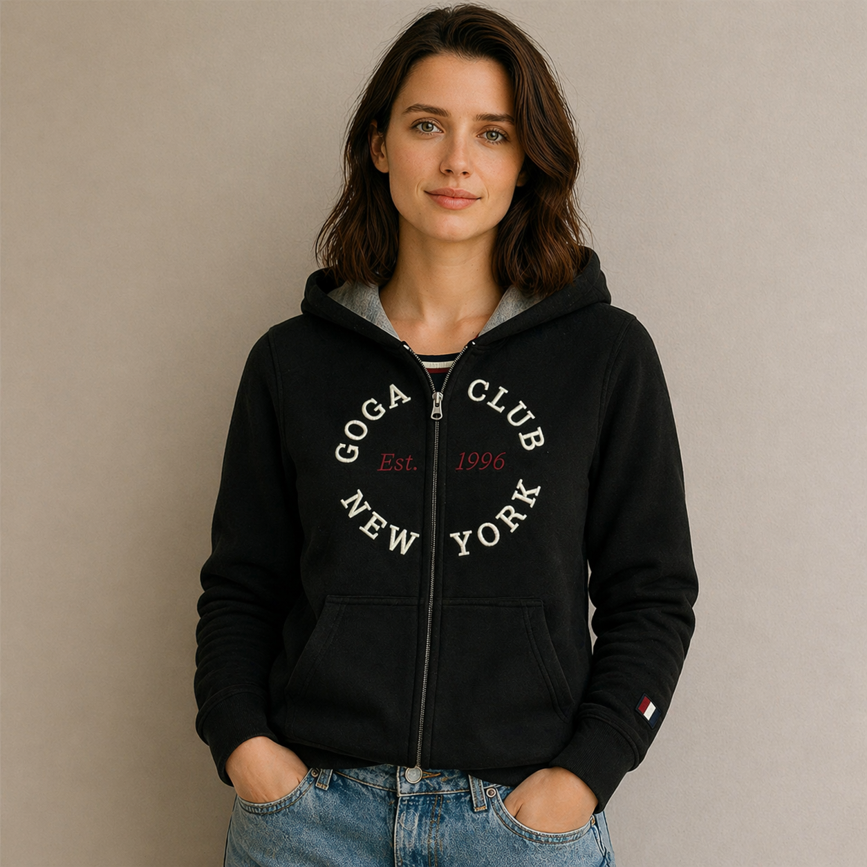 Sudadera polar para Mujer bordada, con manga larga, capucha,  bolsas frontales y cierre.