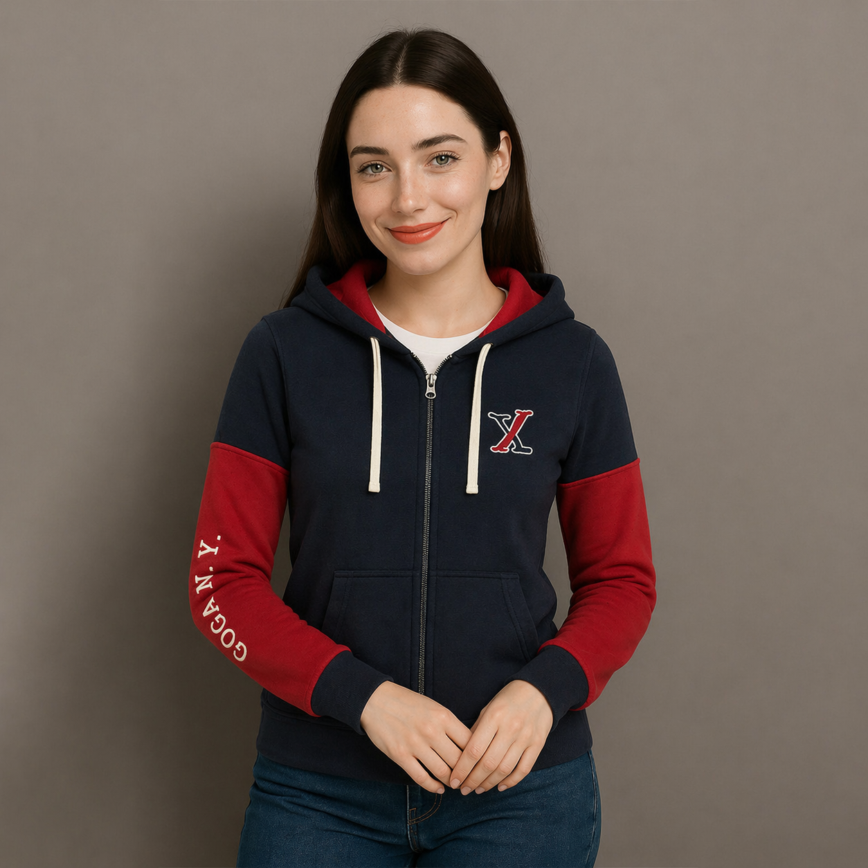 Sudadera polar para Mujer bordada, con manga larga, capucha,  bolsas frontales y cierre.