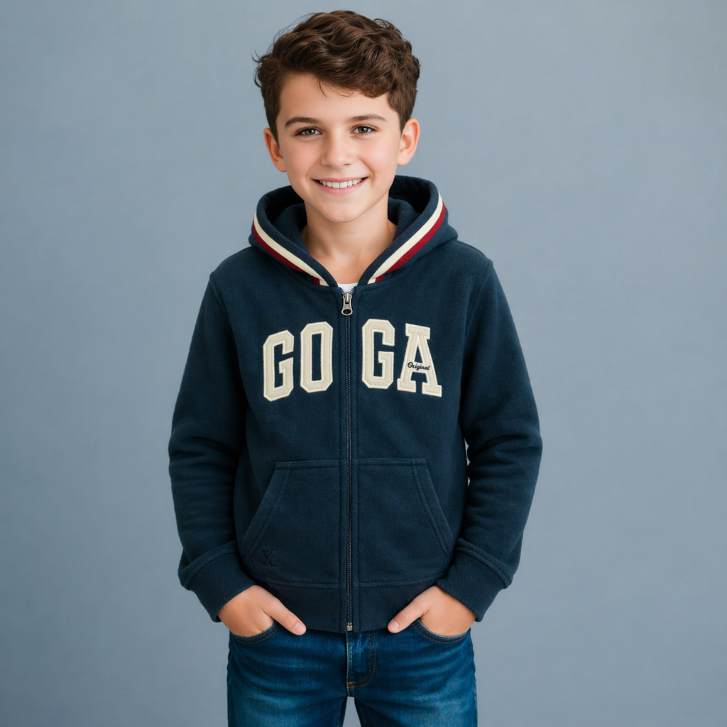 Sudadera polar para Niño bordada con manga larga, capucha ajustable, bolsas frontales y cierre.