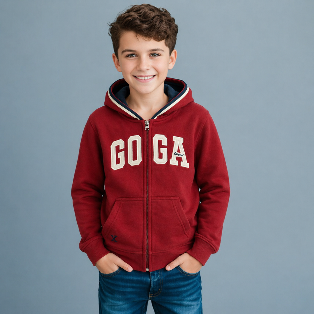Sudadera polar para Niño bordada con manga larga, capucha ajustable, bolsas frontales y cierre.