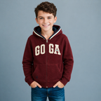 Sudadera polar para Niño bordada con manga larga, capucha ajustable, bolsas frontales y cierre.