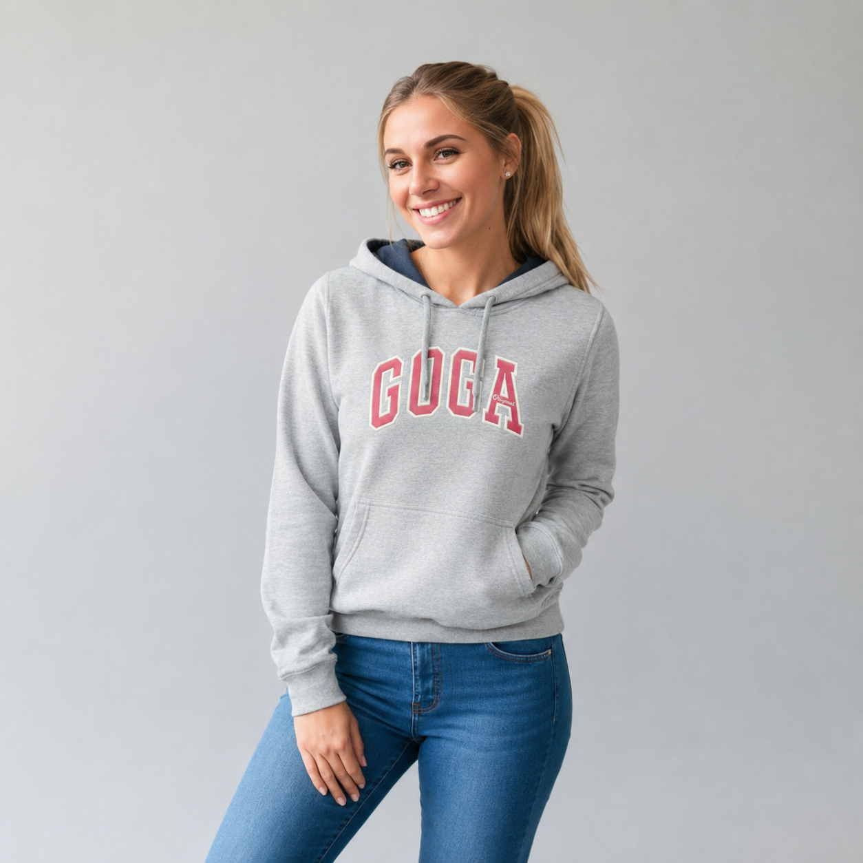 Sudadera felpa para Mujer con manga larga, capucha ajustable, bolsas frontales y cierre.