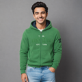 Sudadera polar para hombre, bordada con manga larga, bolsas frontales y cierre.