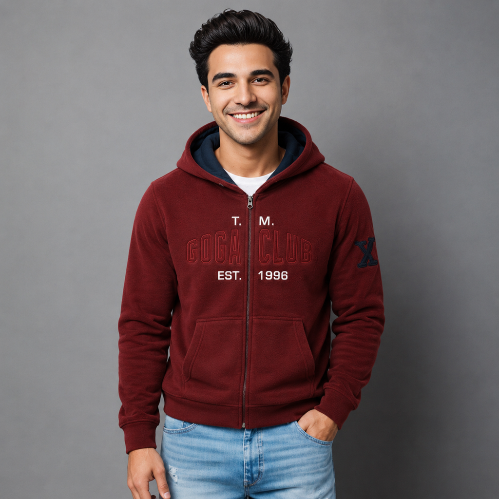 Sudadera polar para hombre, bordada con manga larga, bolsas frontales y cierre.