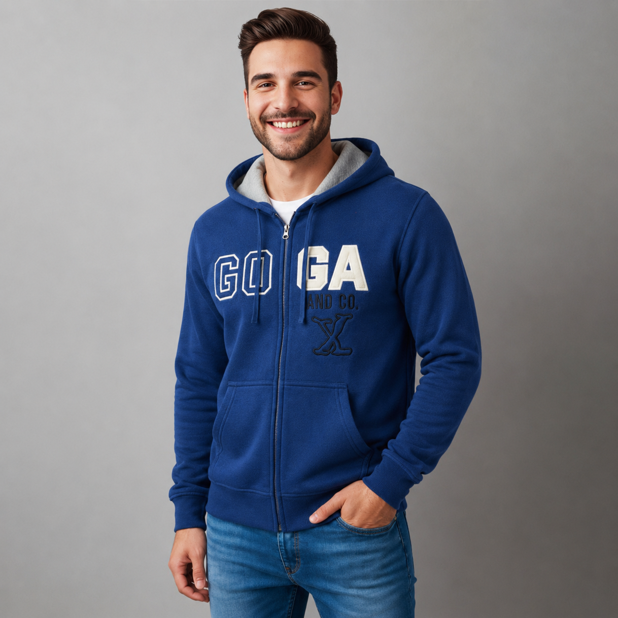 Sudadera polar para hombre, bordada con manga larga, bolsas frontales y cierre.