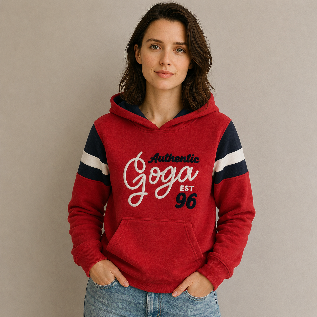 Sudadera polar Dama bordada con manga larga, capucha ajustable y bolsa frontal.