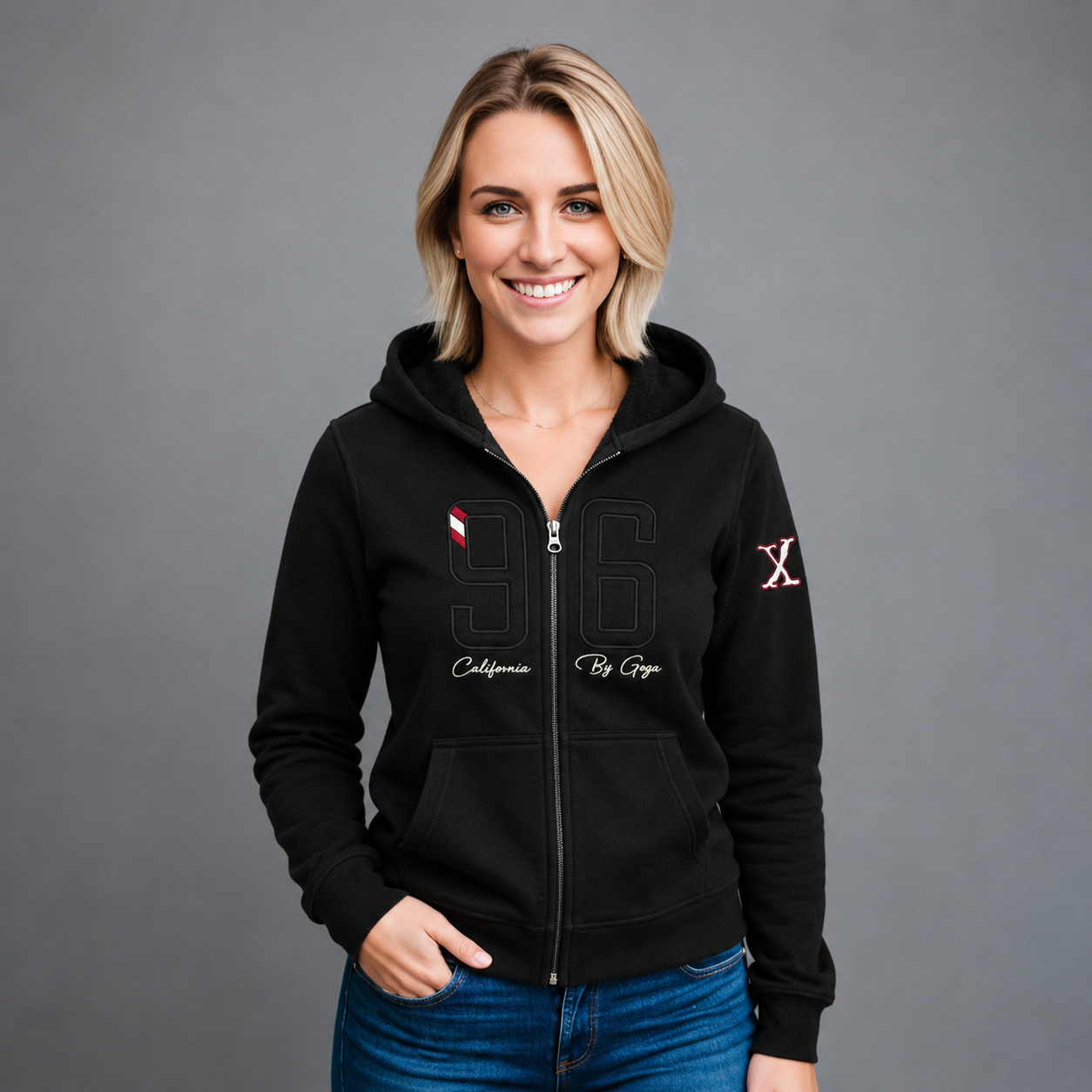 Sudadera polar para Mujer bordada, con manga larga y Cuello Alto. bolsas frontales y cierre.
