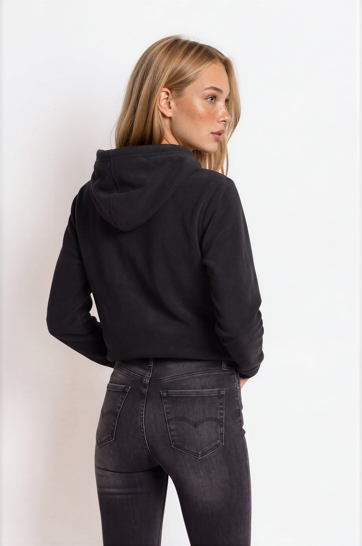 Sudadera polar para Mujer bordada, con manga larga, bolsas frontales y cierre.
