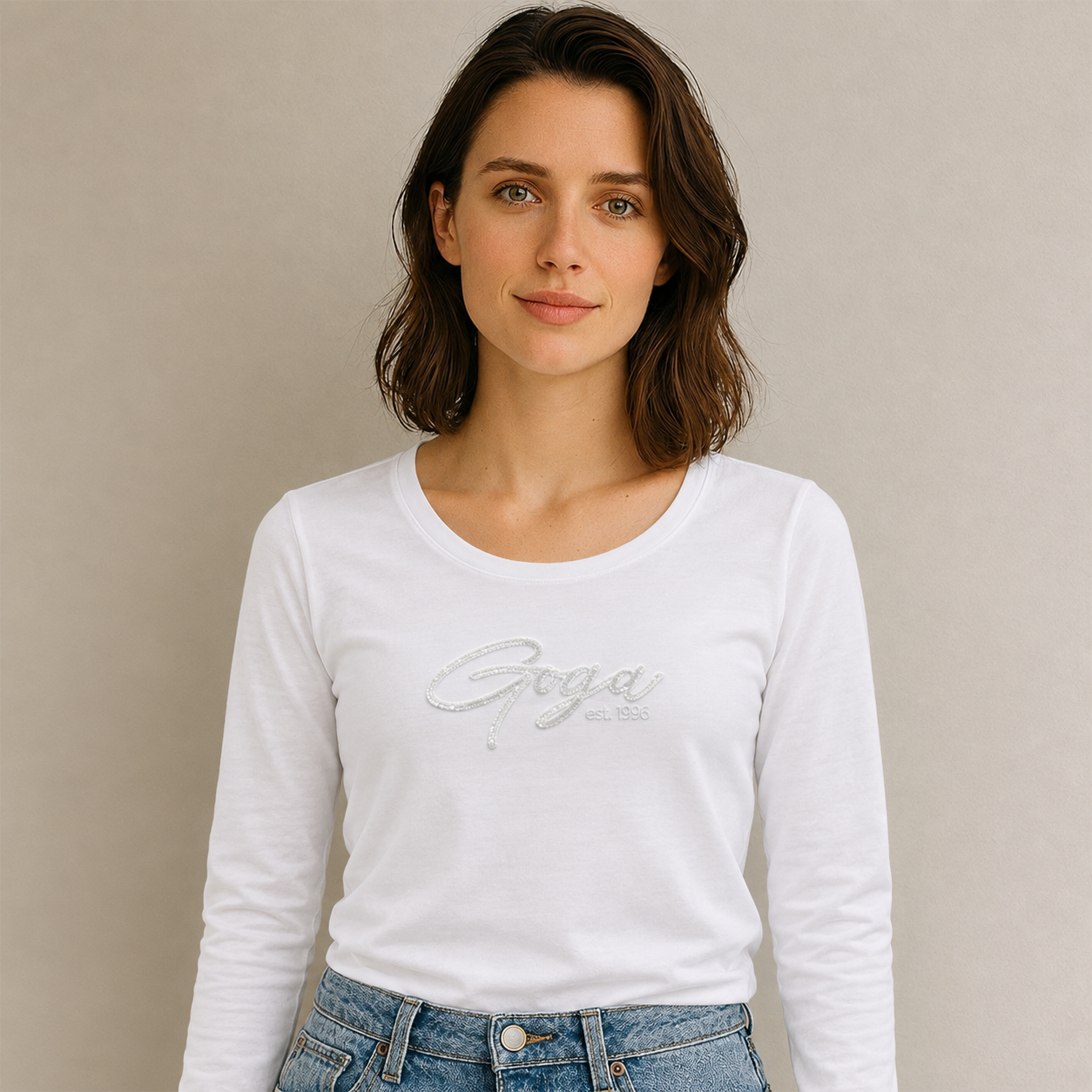 Playera Goga Est. 1996 Manga Larga con Bordado Brillos