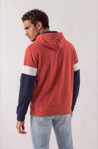 Sudadera polar para hombre, bordada con manga larga, bolsas frontales y cierre.