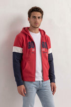 Sudadera polar para hombre, bordada con manga larga, bolsas frontales y cierre.