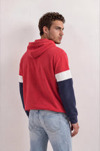 Sudadera polar para hombre, bordada con manga larga, bolsas frontales y cierre.