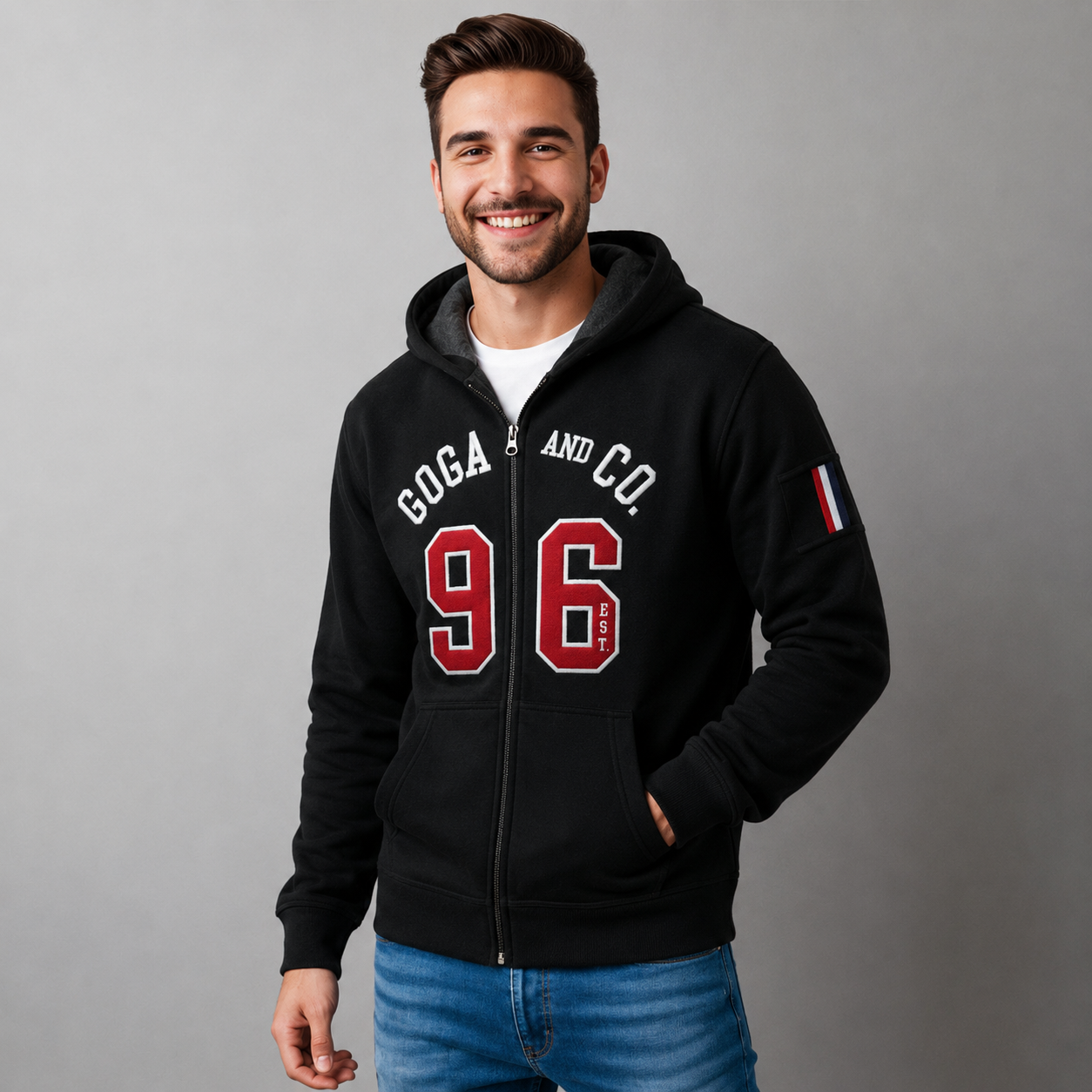 Sudadera polar para hombre, bordada con manga larga, bolsas frontales y cierre.