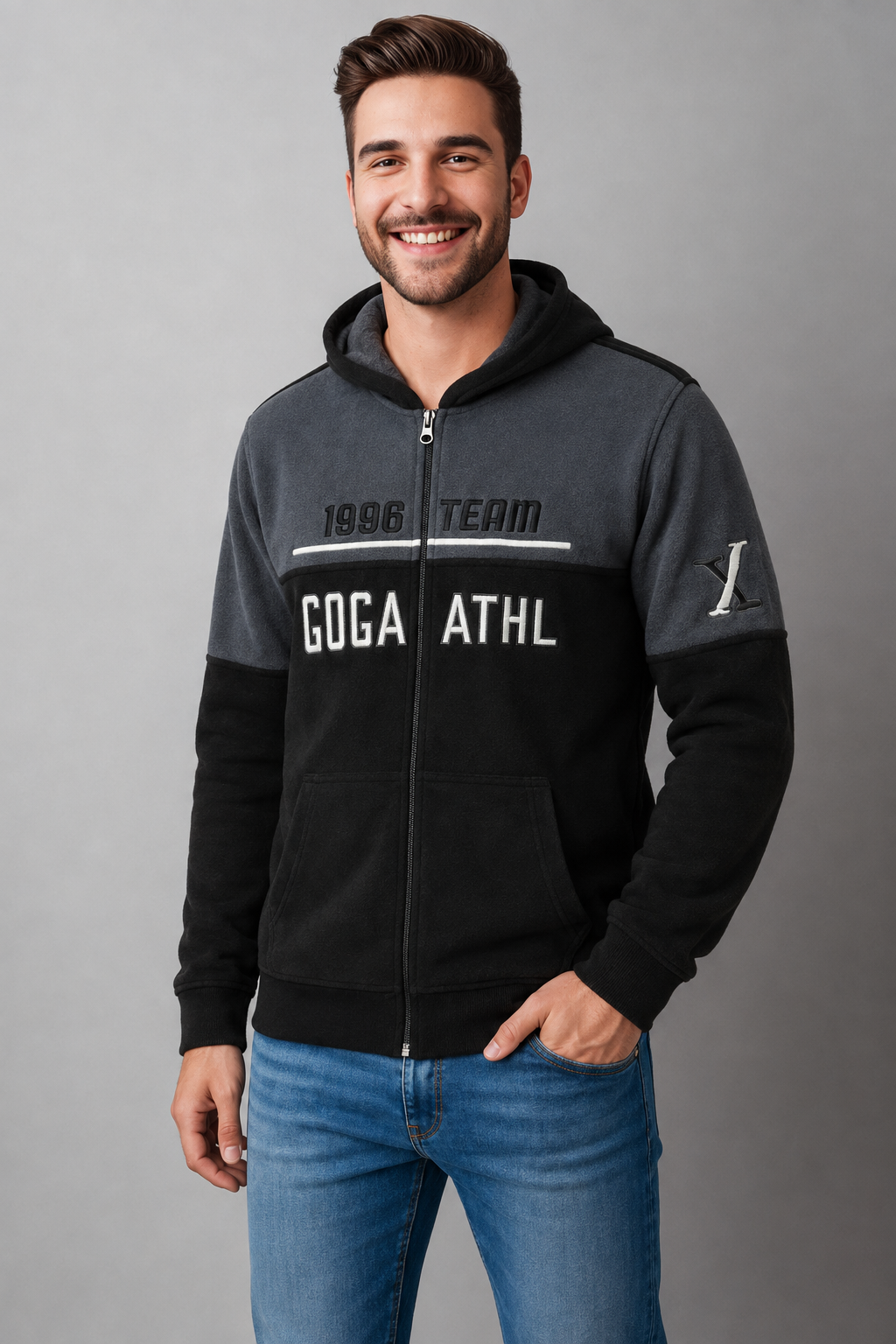 Sudadera polar para hombre, bordada con manga larga, bolsas frontales y cierre.