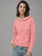 Sudadera polar Básica Dama bordada con manga larga, capucha ajustable y bolsa frontal.