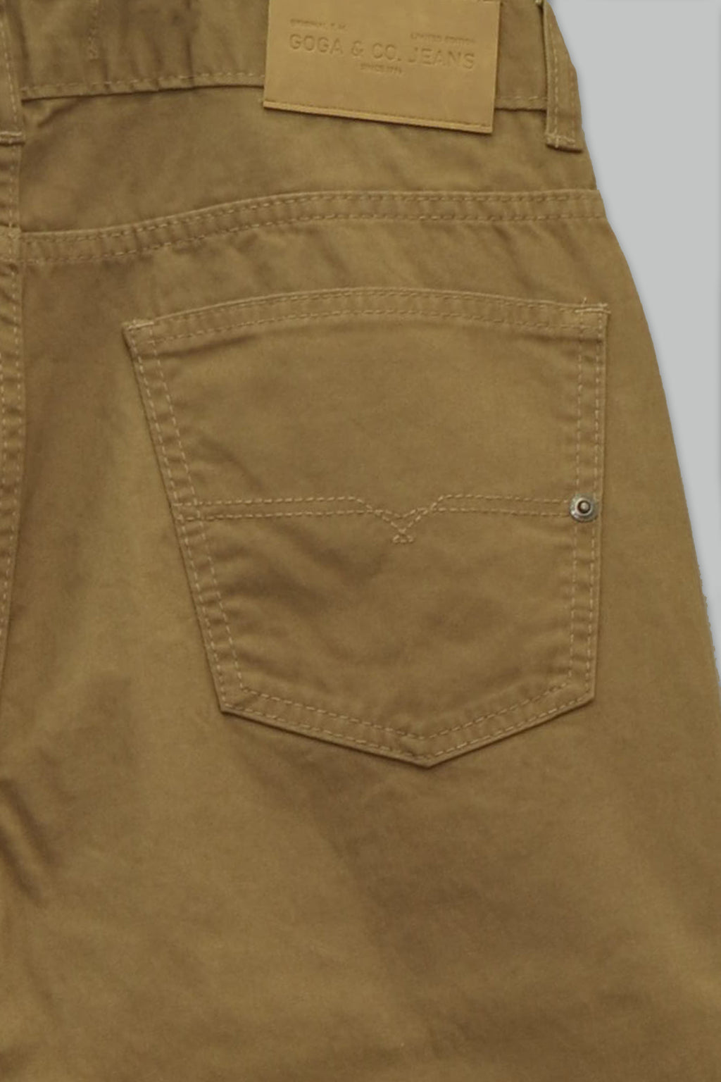 Pantalón Gabardina corte recto para hombre.