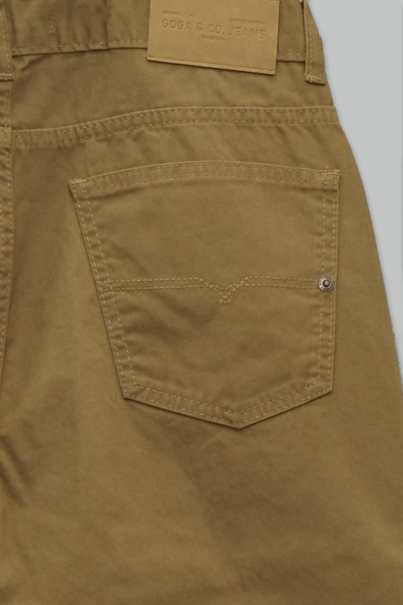 Pantalón Gabardina corte recto para hombre.