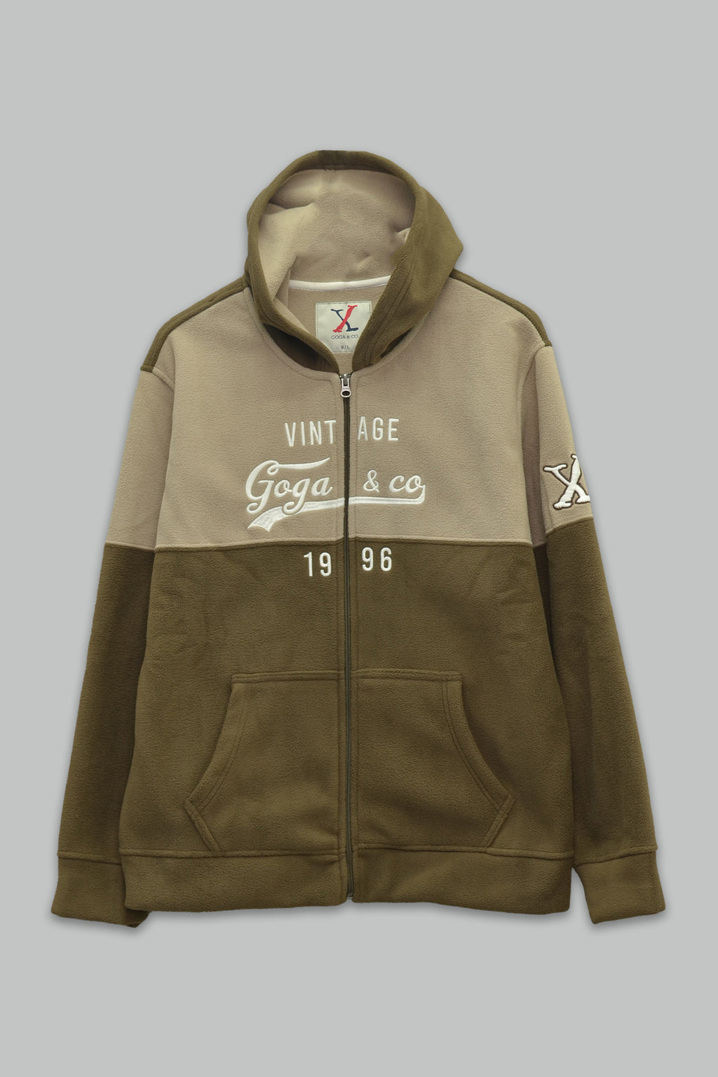 Sudadera polar para hombre, bordada con manga larga, bolsas frontales y cierre.