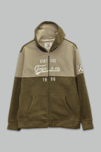 Sudadera polar para hombre, bordada con manga larga, bolsas frontales y cierre.