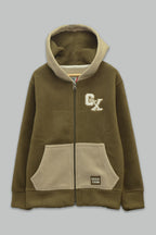 Sudadera polar para Niño bordada con manga larga, capucha ajustable, bolsas frontales y cierre.