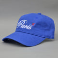 Gorra bordada para mujer.