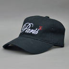 Gorra bordada para mujer.