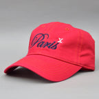Gorra bordada para mujer.