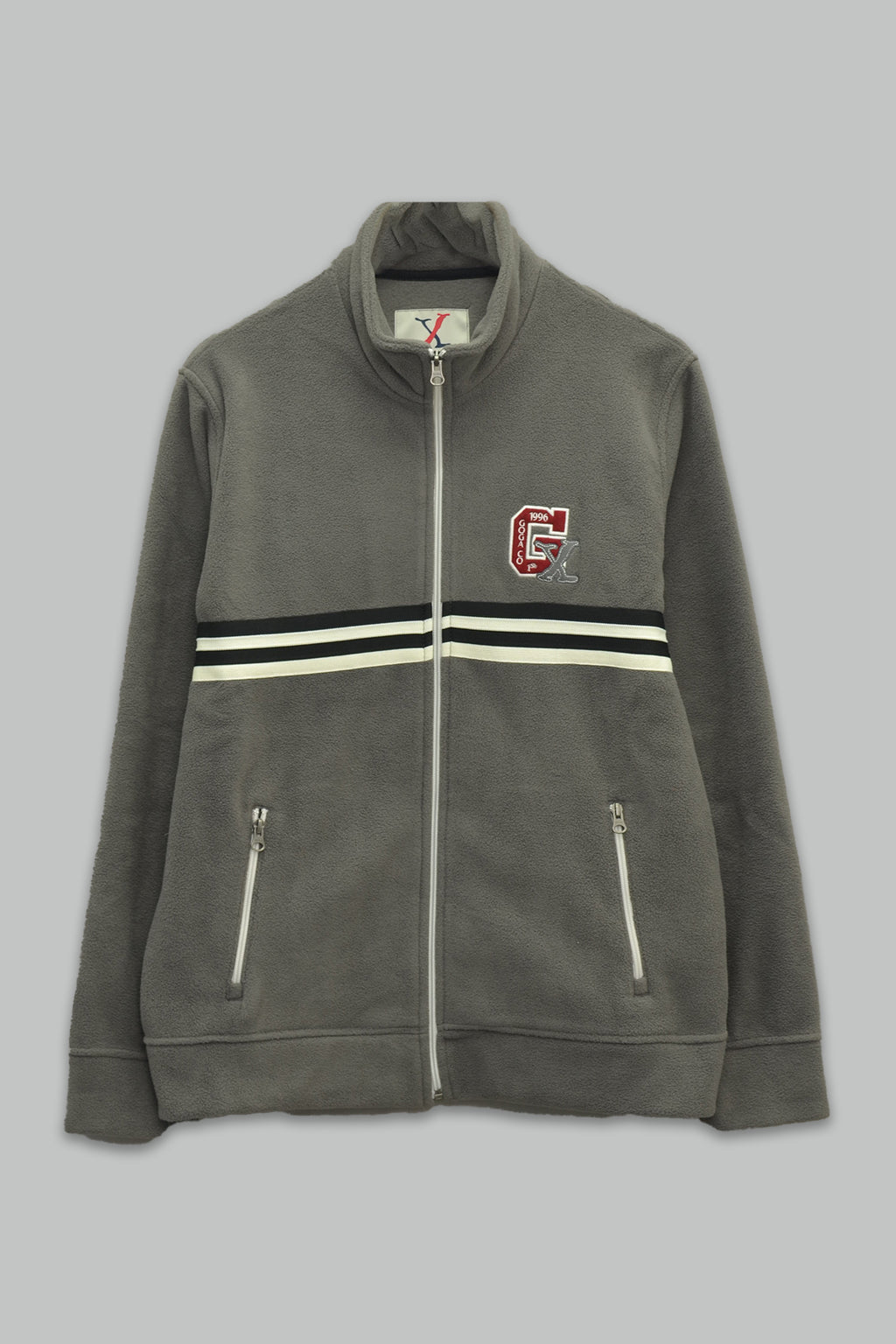 Sudadera polar para hombre, bordada con manga larga, bolsas frontales y cierre.
