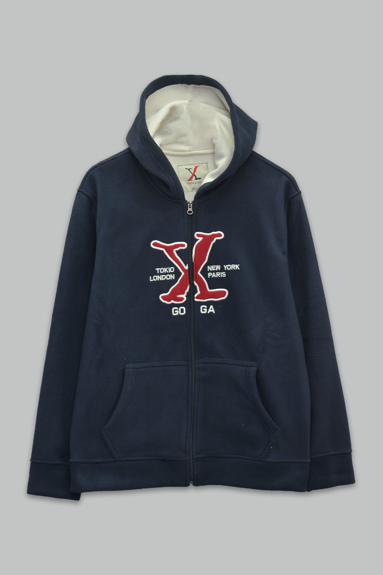 Sudadera polar para hombre, bordada con manga larga, bolsas frontales y cierre.