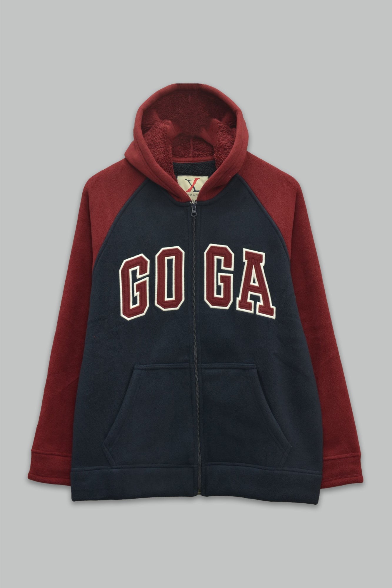 Sudadera sherpa para hombre, bordada, con capucha ajustable, bolsas frontales y cierre.