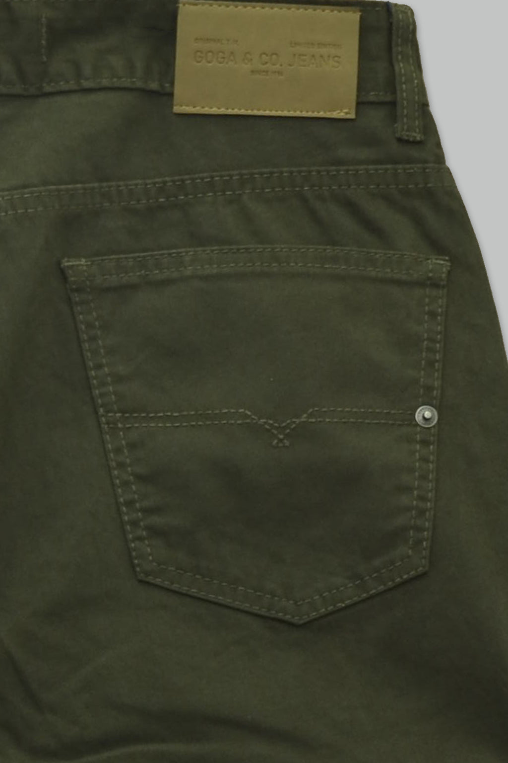 Pantalón Gabardina corte recto para hombre.