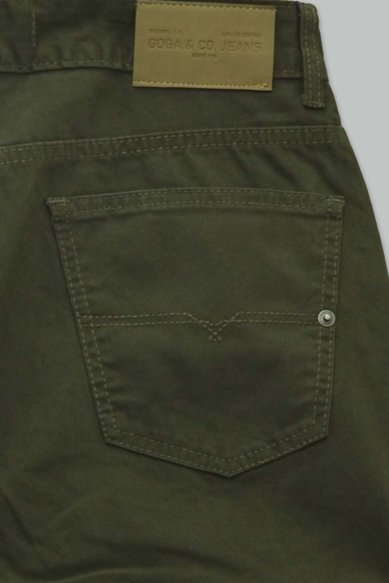 Pantalón Gabardina corte recto para hombre.