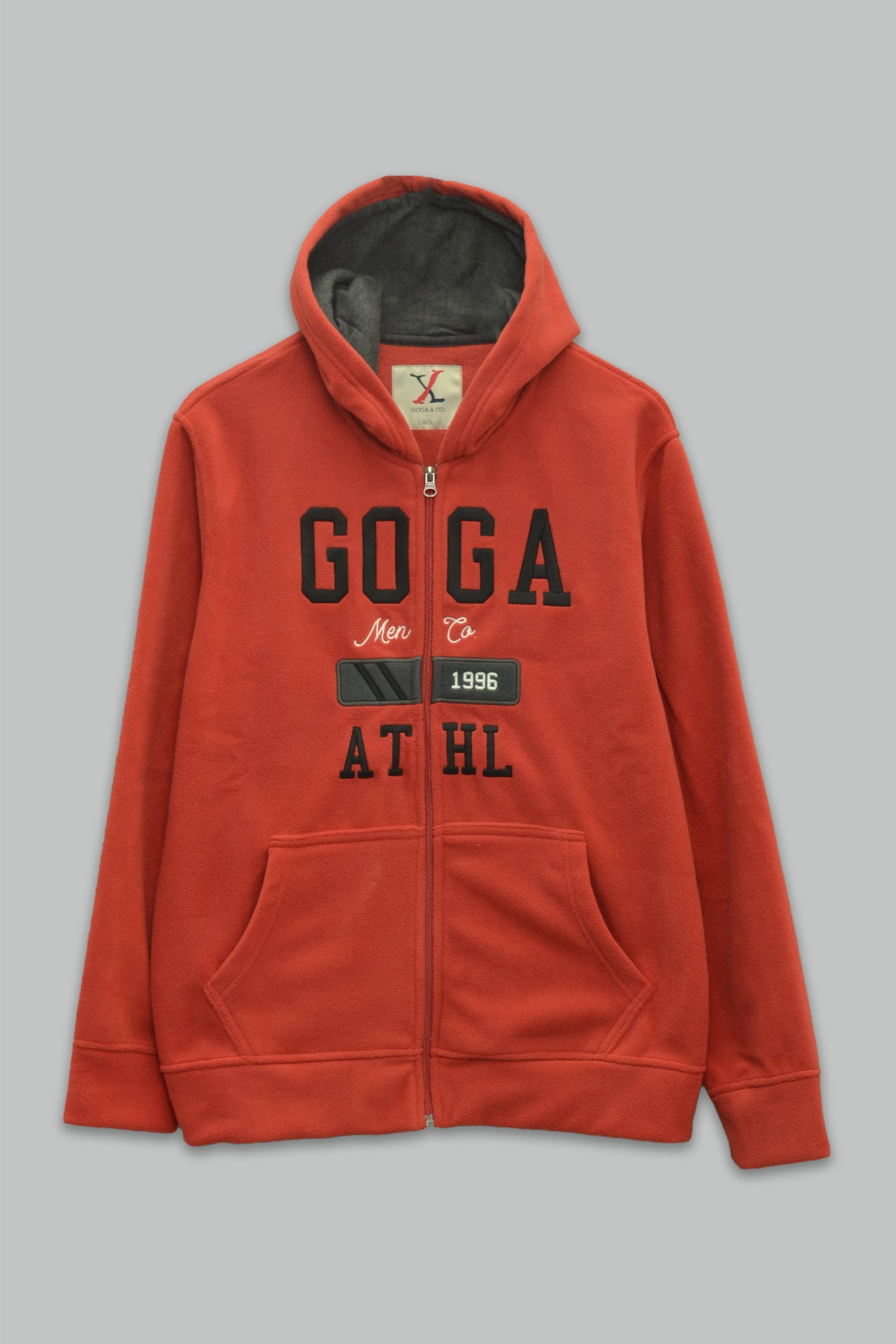 Sudadera polar para hombre, bordada con manga larga, bolsas frontales y cierre.